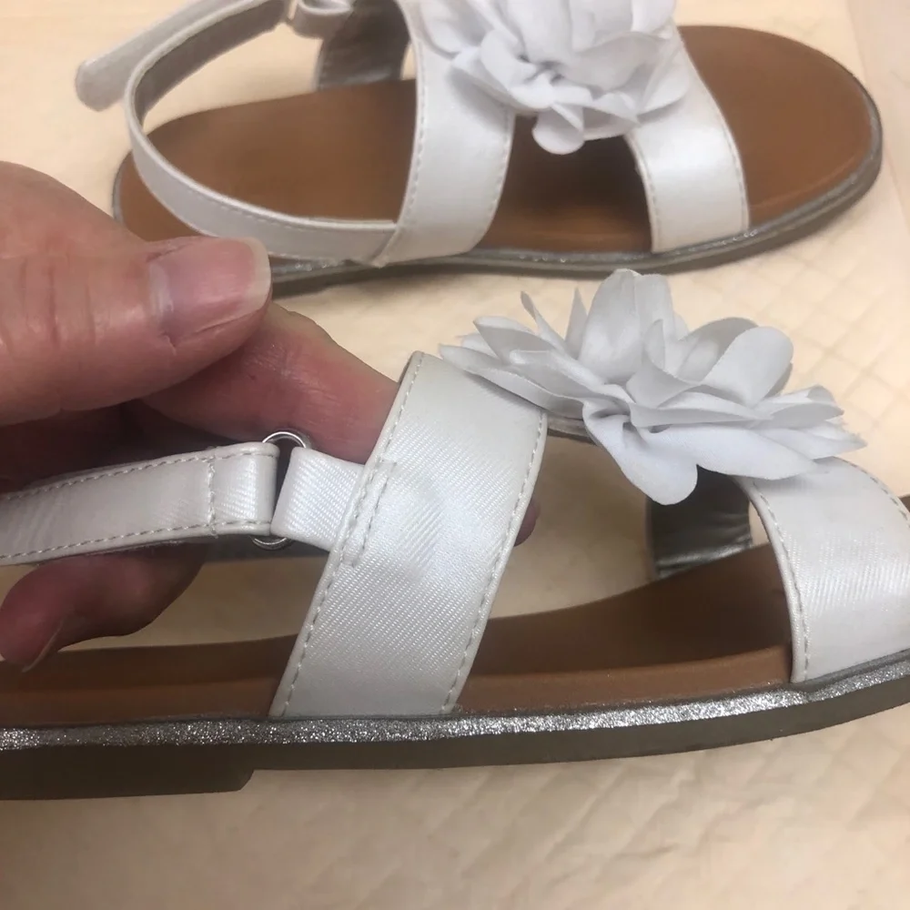 Sandals White straps, Velcro Cat & Jack brand Girls 12 Rubber solesFlower on top - Picture 9 of 12